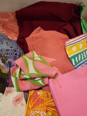 Vtg 1.9 lb Mixed Lot Pink Retro Fabric Remnants Scraps Sewing Crafts Quilting