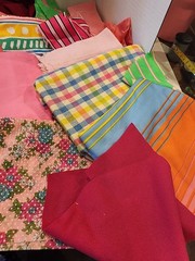 Vtg 1.9 lb Mixed Lot Pink Retro Fabric Remnants Scraps Sewing Crafts Quilting