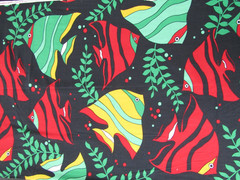 1987 HOFFMAN CALIFORNIA FABRICS COPACABANA ANGEL FISH COTTON 84″ X 43″ RED GREEN