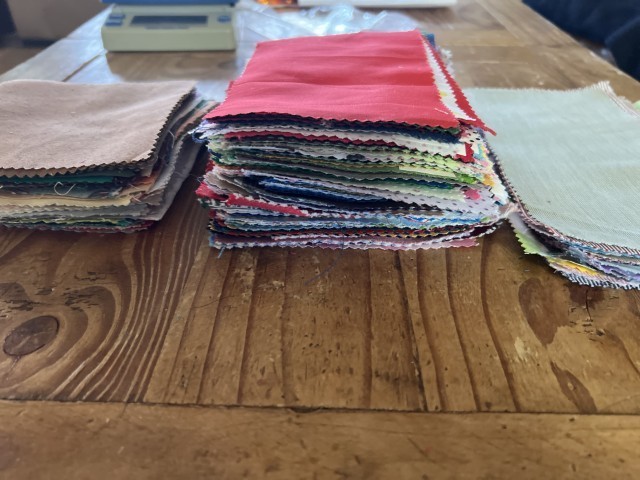 EUC 100% COTTON QUILT SQR 4.5″x6″, 4.5″x9″, 5″x5″ FEW HUNDREDS PIECES 32 OZ TOTA