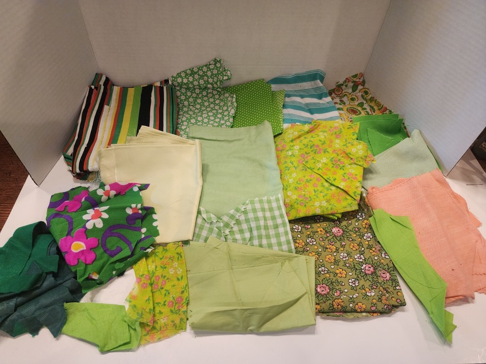 Vtg 1.5 lb Mixed Lot Green Retro Fabric Remnants Scraps Sewing Crafts Quilting