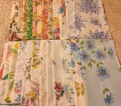 Vtg Lot of 25 Fat Quarters Upcycled Floral Bed Sheets Sewing Crafting 22 Designs