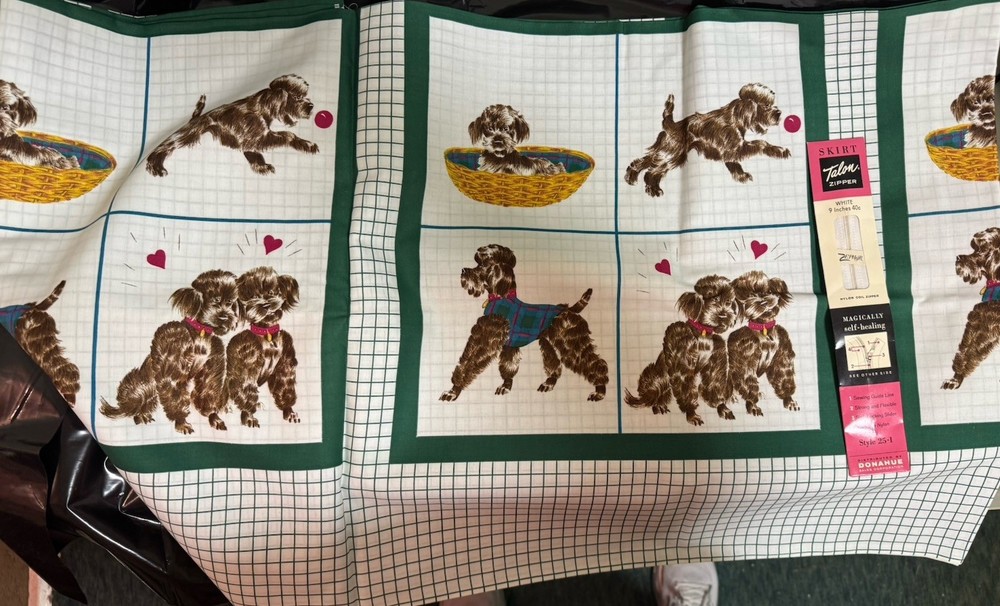 Vintage Dog Green White Square Print Cotton Fabric 45″ x 4.5 yards 9” zipper