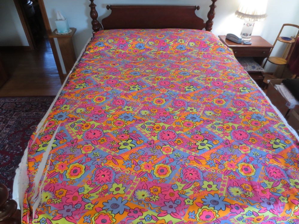5177. Multicolor MOD FLORAL STRETCH KNIT Home Decor, Craft FABRIC–58″ x 4 yds.