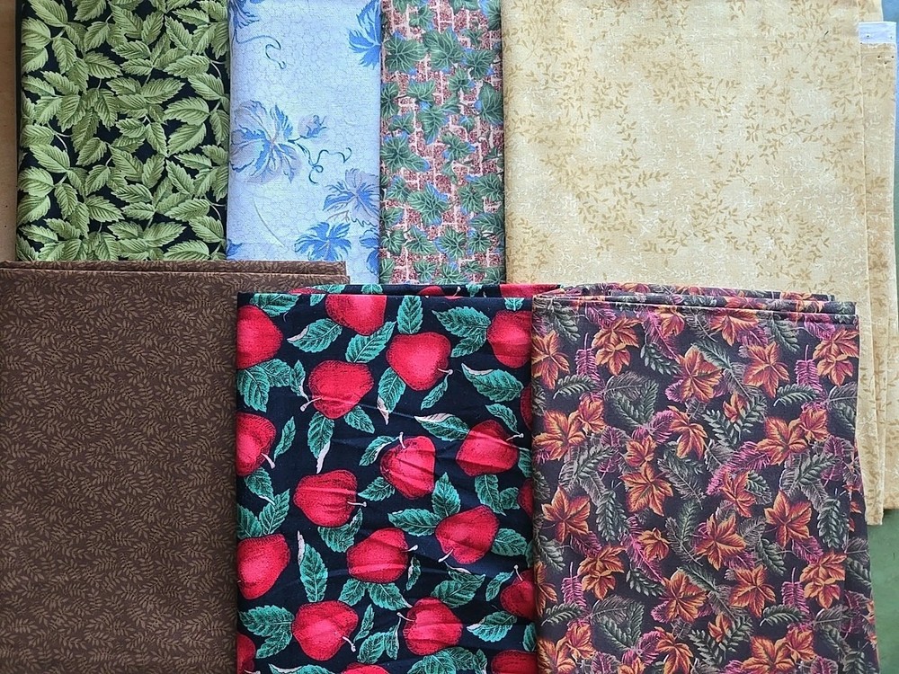 Lot of 7 VTG Brand Name Quilting Fabric Cotton Apples Leaves 1 LB 13 OZ