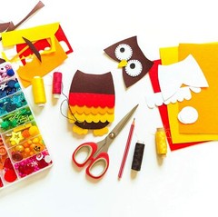 FabricLA – Acrylic Felt Craft Fabric Random Multi-Color Scrap Bag Bundle – 5 oz