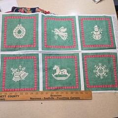 1 lb Vintage Christmas Fabric Remnant Bundle Quilt Craft Sewing Lot fat quarters