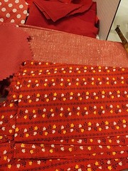 Vtg 2.1 lb Mixed Lot Red Retro Fabric Remnants Scraps Sewing Crafts Quilting