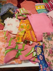 Vtg 1.9 lb Mixed Lot Pink Retro Fabric Remnants Scraps Sewing Crafts Quilting